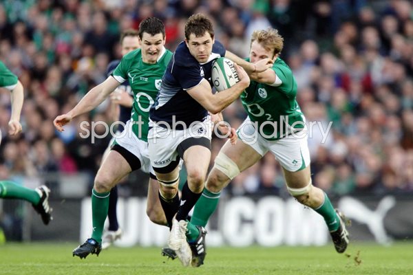 Sean Lamont powers through Ireland 2010