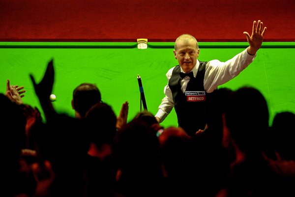 Steve Davis celebrates win over John Higgins