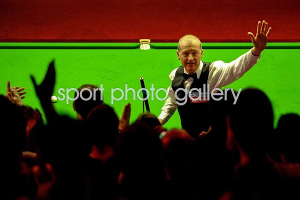 Steve Davis celebrates win over John Higgins