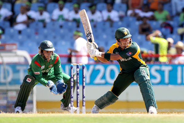 Kamran Akmal in action v Bangladesh