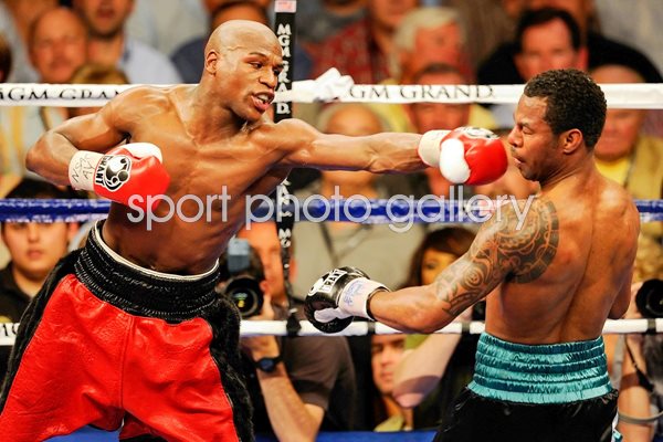 Floyd Mayweather jab v Shane Mosley
