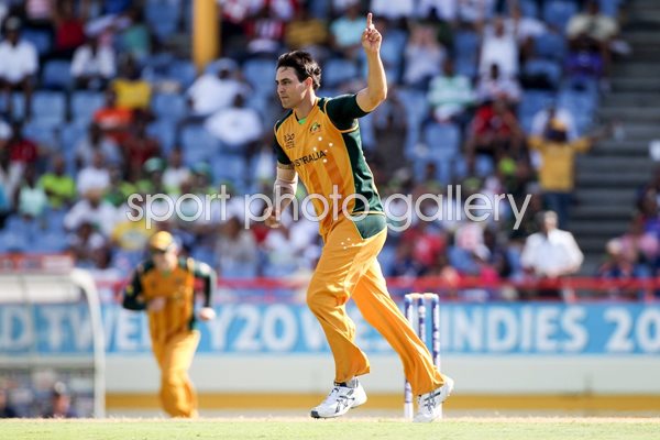 Mitchell Johnson celebrates v Pakistan 