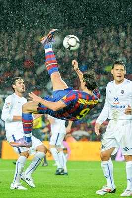 Ibrahimovic fires an overhead kick