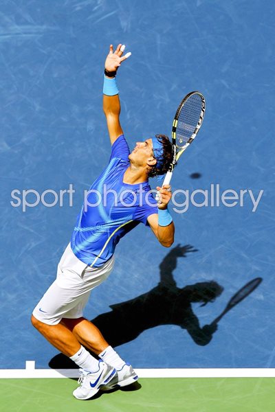 Rafael Nadal serves US Open 2011