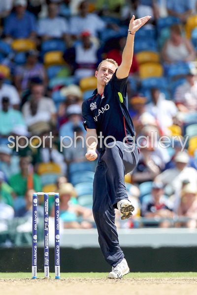 Stuart Broad bowls v Pakistan T20 World Cup 2010 