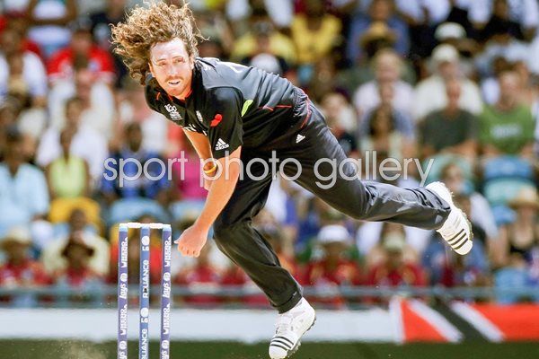 Ryan Sidebottom of England bowls