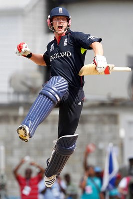 Paul Collingwood celebrates hitting the winning runs