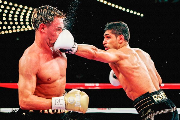 Amir Khan in the spotlight v Paulie Malignaggi