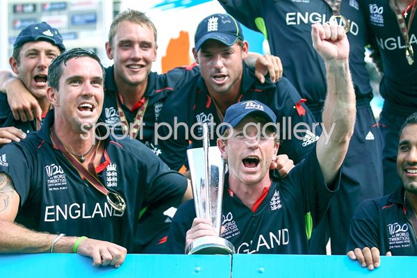 England team celebrate ICC T20 World Cup victory
