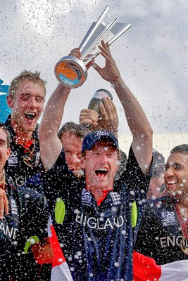 Collingwood and his team celebrate T20 world cup