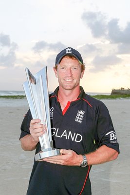 Paul Collingwood with the T20 World Cup trophy