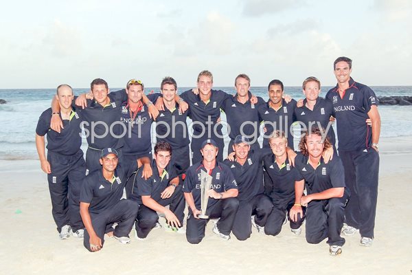 The England cricket team group shot with the trophy 