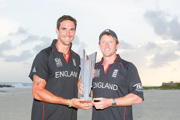 KP and Collingwood with the T20 World Cup trophy
