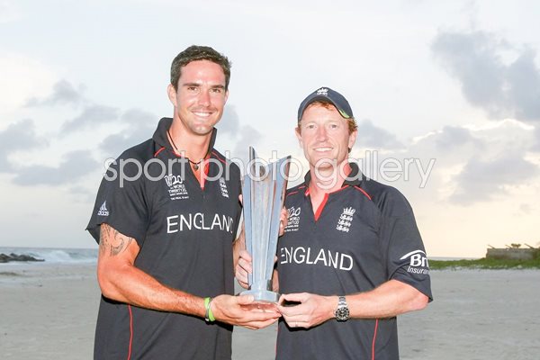 KP and Collingwood with the T20 World Cup trophy