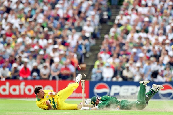 Jonty Rhodes and Damien Fleming