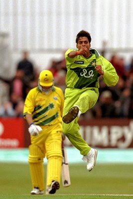 Shoaib Akhtar celebrates Waugh wicket