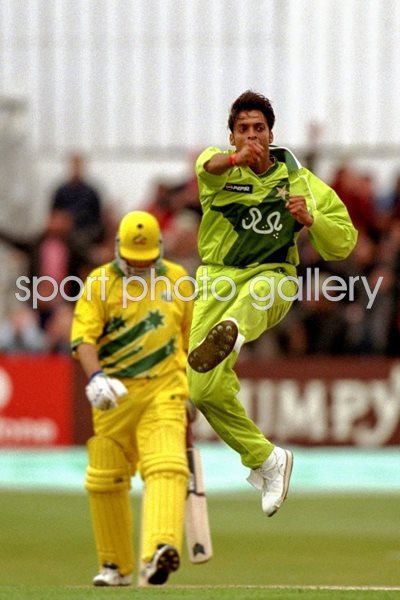 Shoaib Akhtar celebrates Waugh wicket
