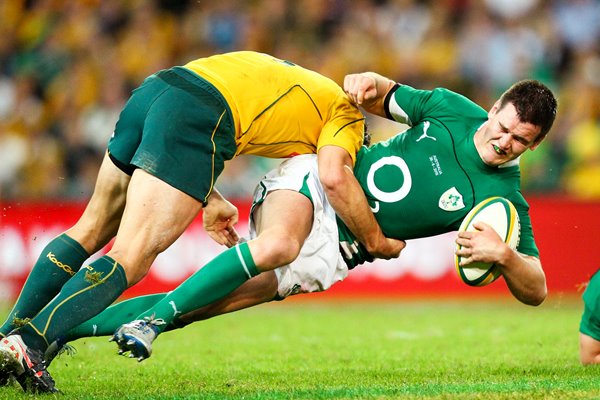 Matt Giteau hammers Jonathan Sexton