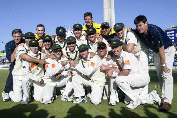 Australia celebrate wiinning Ashes 2002