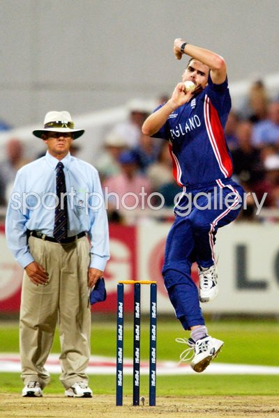 James Anderson bowling