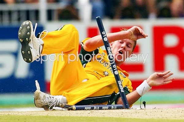 Brett Lee crashes through the stumps