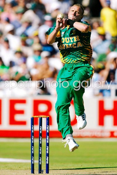 Allan Donald of South Africa bowling