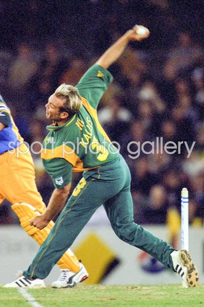 Jacques Kallis bowls