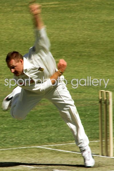 Lance Klusener bowls