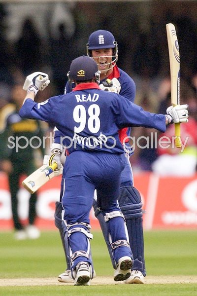 Marcus Trescothick and Chris Read 