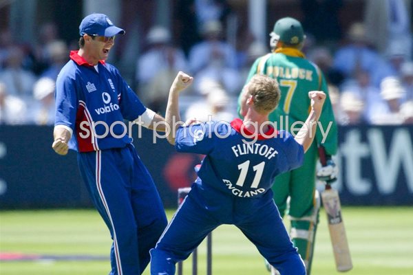 Andrew Flintoff celebrates with Michael Vaughan