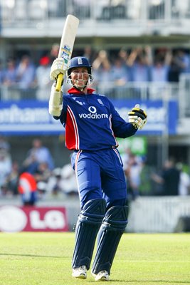 Marcus Trescothick celebrates victory