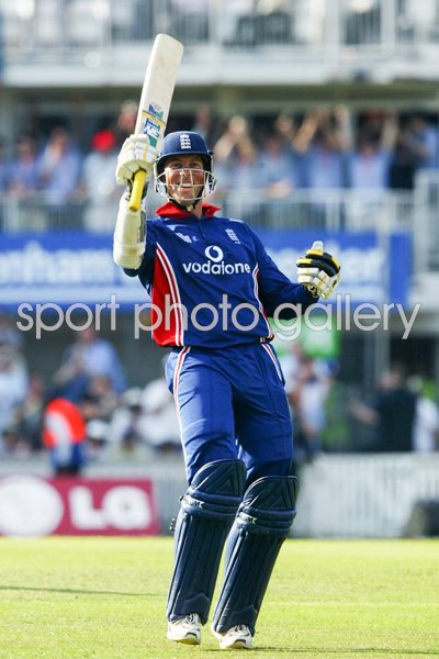 Marcus Trescothick celebrates victory