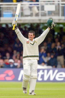 Graeme Smith celebrates 200
