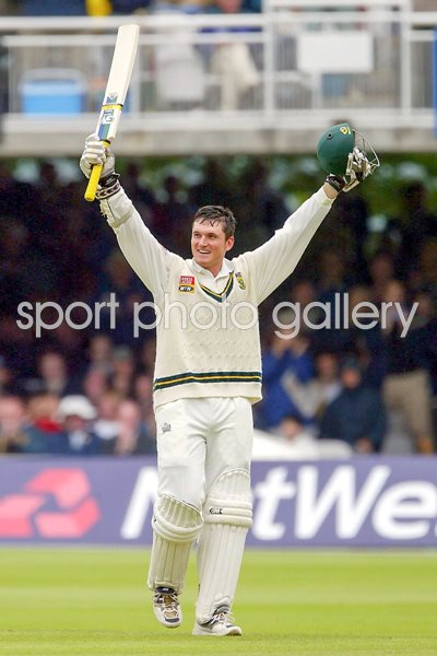 Graeme Smith celebrates 200