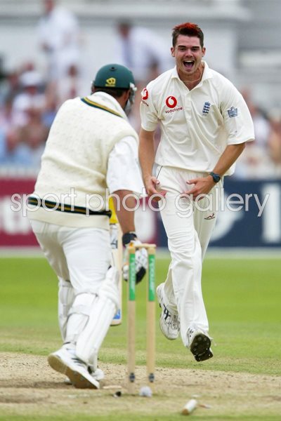 James Anderson bowls Jacques Kallis