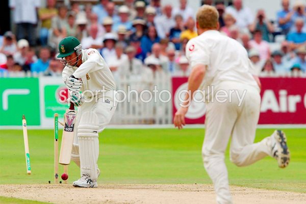 Andrew Flintoff bowls Shaun Pollock