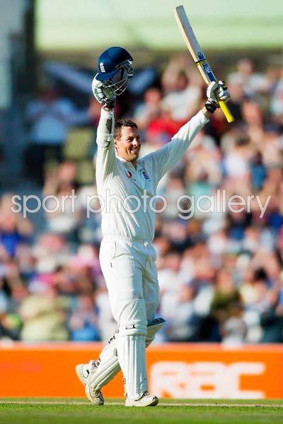Marcus Trescothick celebrates