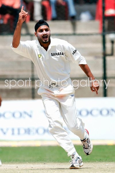 Harbhajan Singh celebrates Warne  wicket 