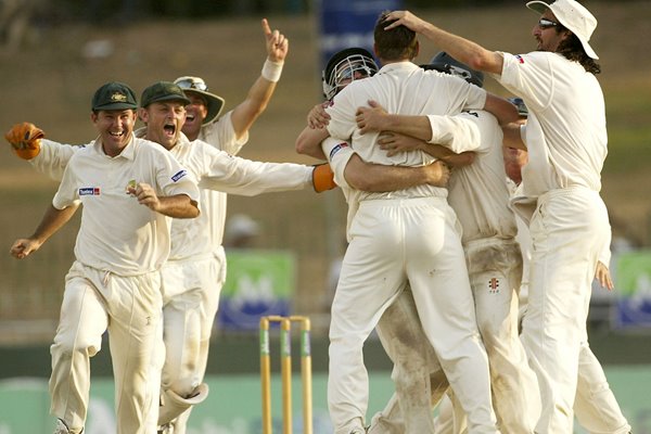Australians celebrate 3 - 0 series win