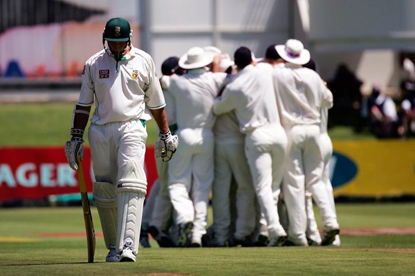 Greame Smith dismissed by Matthew Hoggard