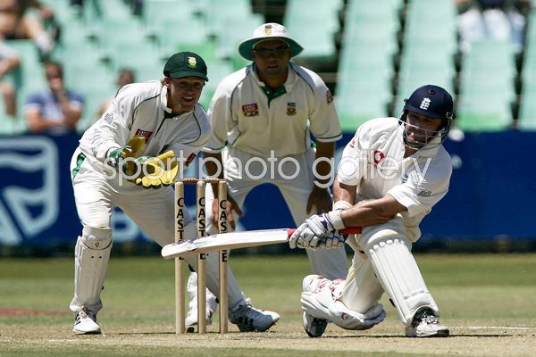 Graham Thorpe sweeps