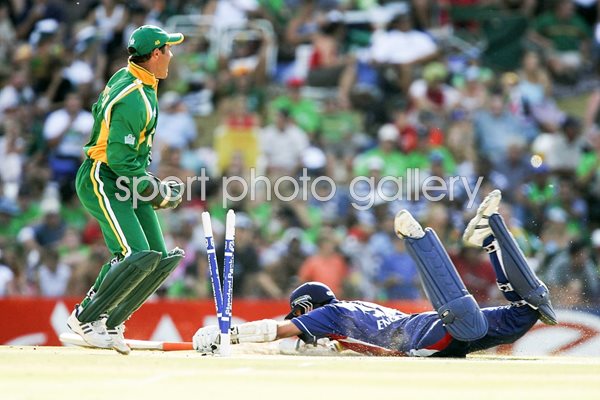 Michael Vaughan run out 