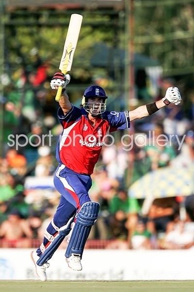 Kevin Pietersen celebrates