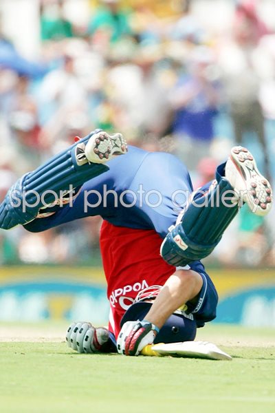 Kevin Pietersen tumble