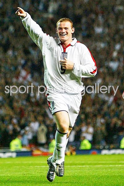 Wayne Rooney celebrates 