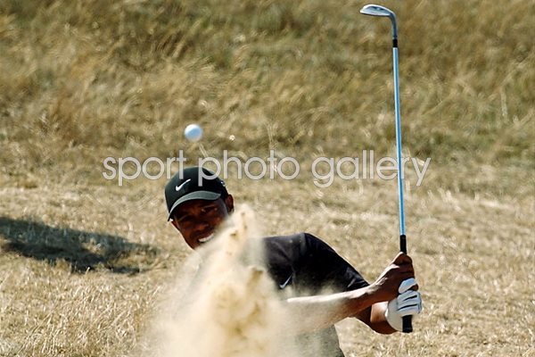Tiger Woods holes from bunker Sandwich 2003
