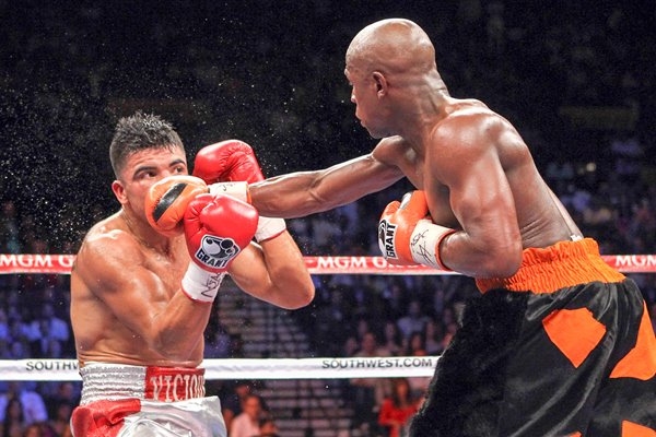 Floyd Mayweather Jr. v Victor Ortiz 2011