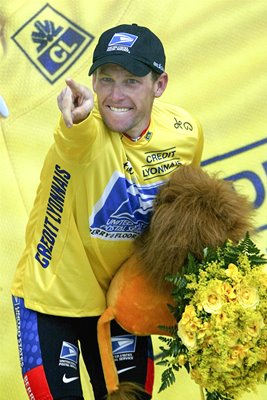 Lance Armstrong celebrates 