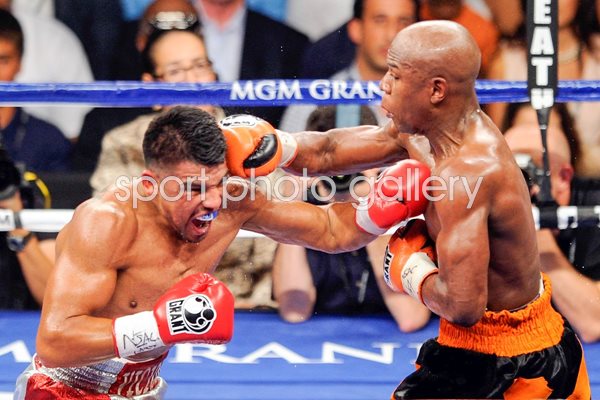 Floyd Mayweather Jr. v Victor Ortiz 2011