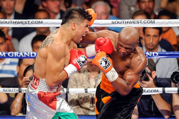 Floyd Mayweather Jr. v Victor Ortiz 2011